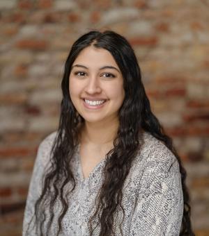 Anu Jakate headshot